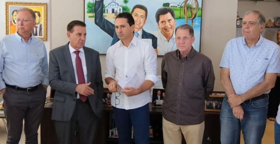 Vilela e Vanderlan anunciam asfalto no Rosa dos Ventos e investimentos