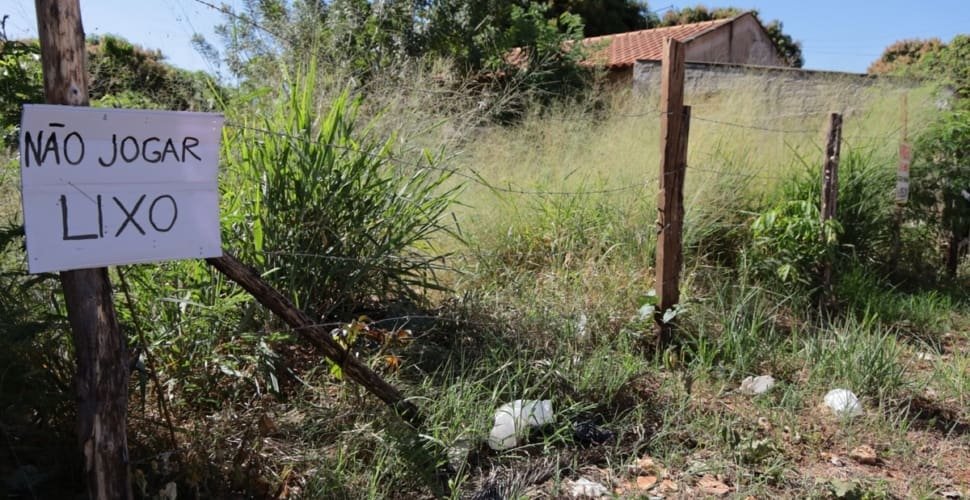 Aparecida regulamenta limpeza de lotes e cobra proprietários