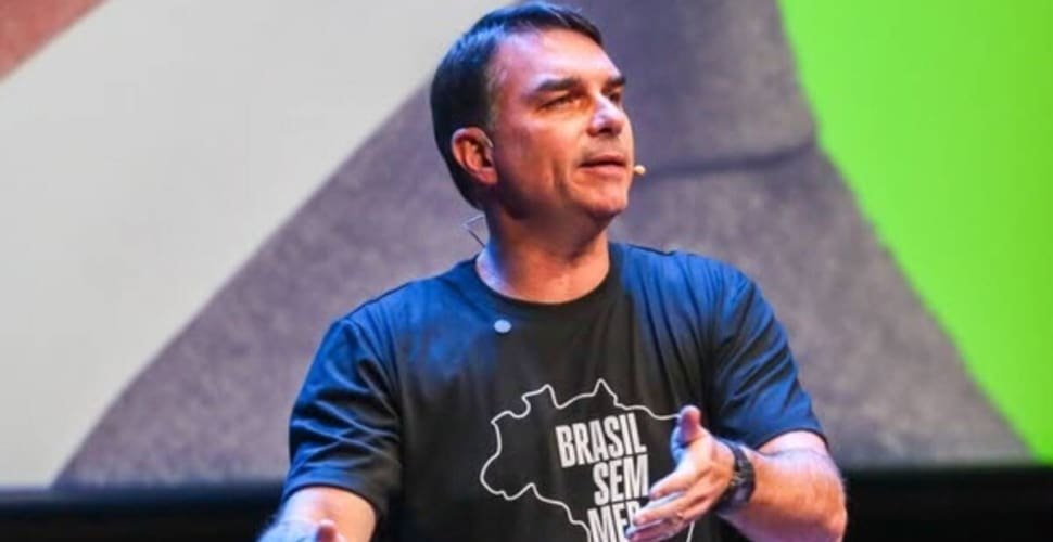 Flávio Bolsonaro diz a governo Trump que tarifaço daria ‘vitória política’ a Lula