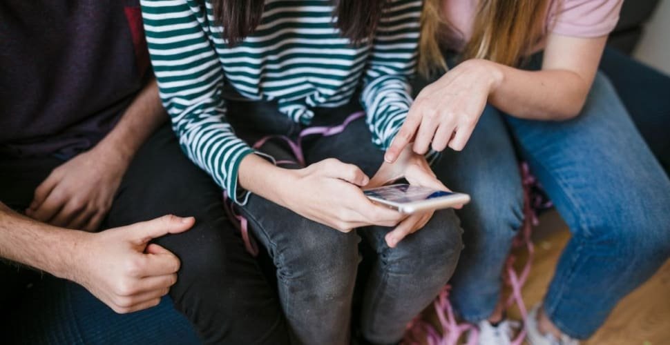 Meta vai avisar aos pais se adolescentes falarem em suicídio em conversas com IA