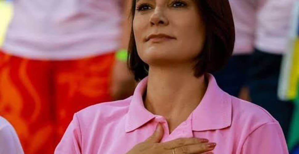 Michelle Bolsonaro elogia medida do governo Lula voltada para surdos