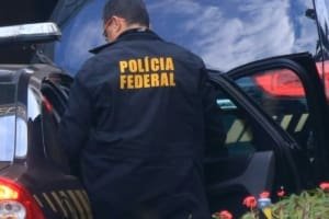 Polícia Federal faz operação para conter lavagem de dinheiro do PCC