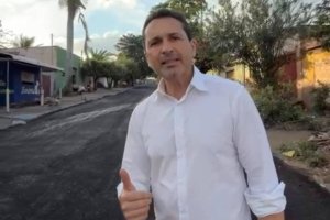 Prefeito Vilela fiscaliza obras de recapeamento na Vila Brasília