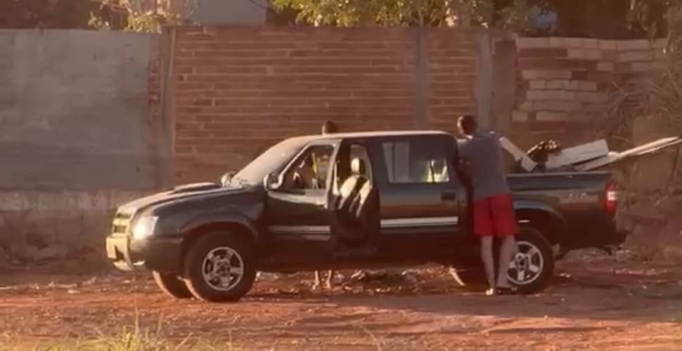 Prefeitura apreende veículo por descarte de entulho no Parque Primavera