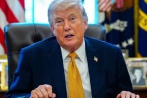 Trump anuncia tarifas de 100% para medicamentos genéricos a partir de 2028