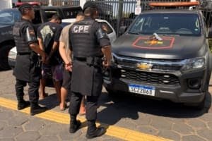 Ação da CPE termina com dupla presa e pistola apreendida em Aparecida