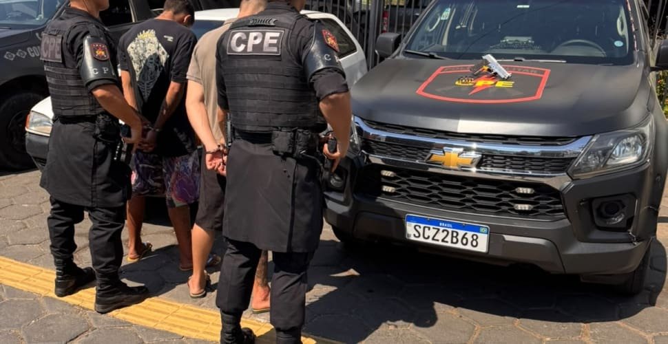 Ação da CPE termina com dupla presa e pistola apreendida em Aparecida
