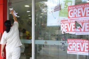 Bancários fazem paralisação nacional de 24 horas nesta quinta-feira