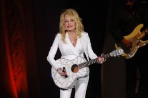 Dolly Parton, lenda da música country, morre aos 80 anos