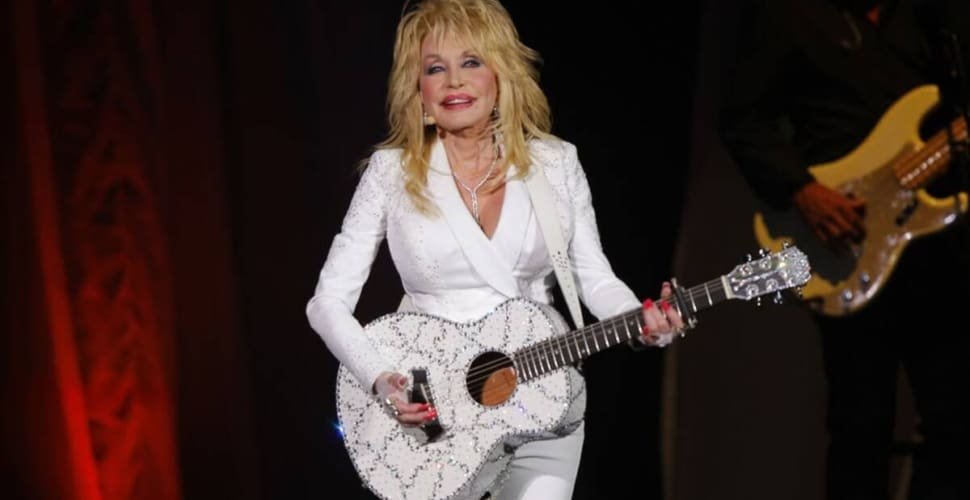 Dolly Parton, lenda da música country, morre aos 80 anos