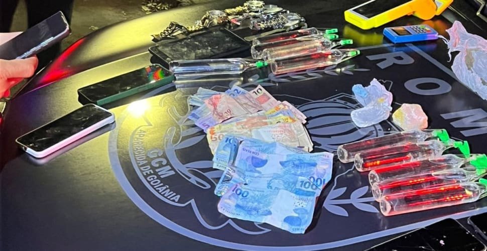 Fiscalização interdita 4 locais e prende suspeito por tráfico em Aparecida