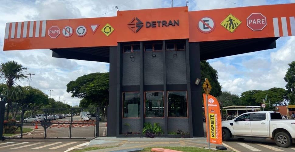 Mais de 600 mil motoristas podem reaver taxa cobrada pelo Detran