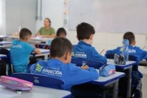 Rede municipal de ensino de Aparecida melhora desempenho no IDEB em 2025