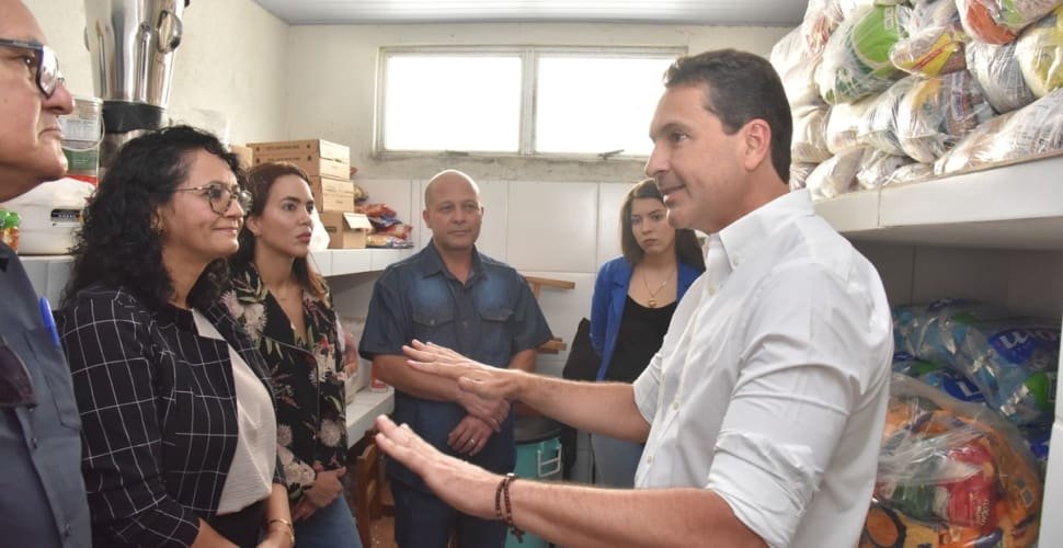 Vilela começa entrega dos 110 mil kg de alimentos do Aparecida é Show