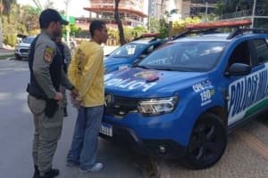 Criminoso é preso após roubar aparelho celular de estudante dentro de ônibus