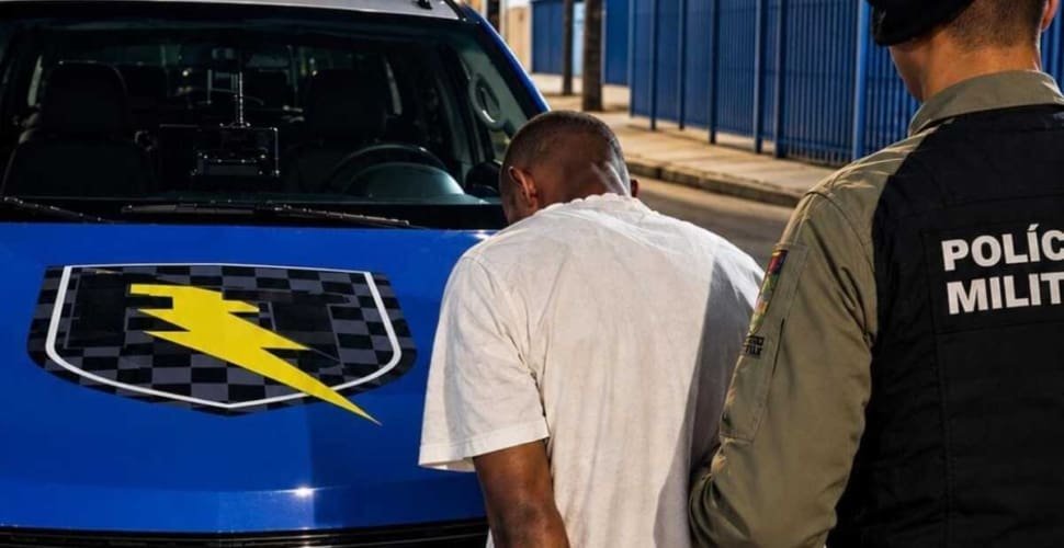 Homem é preso após tirar a roupa e exibir partes íntimas em loja de Aparecida