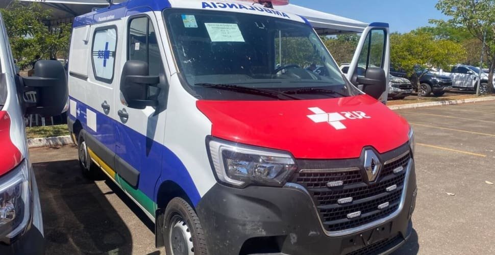 Prefeitura de  Aparecida recebe nova ambulância para transporte de pacientes