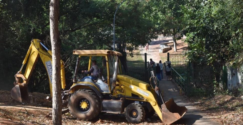 Prefeitura inicia limpeza do Parque Colina Azul para revitalização