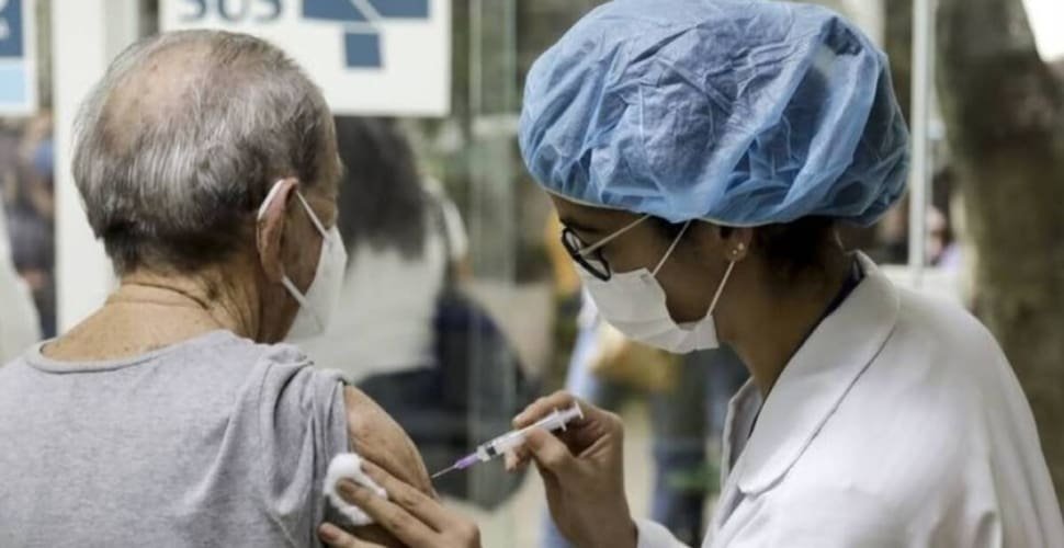 SUS vai oferecer imunizante contra a pneumonia para quem tem mais de 85 anos