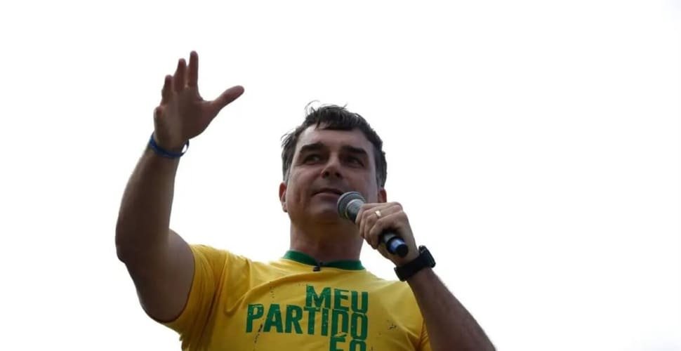 Aliado de Trump diz que Flávio Bolsonaro chegou aos EUA