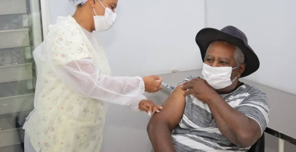 Aparecida inicia vacinação com Pneumo 20 para pessoas com 85 anos ou mais
