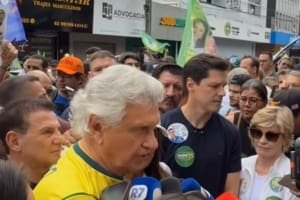 Caiado diz que não cogita desistir da candidatura para apoiar Flávio Bolsonaro