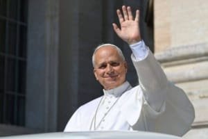 Cirurgia do papa Leão foi concluída com sucesso, diz Vaticano