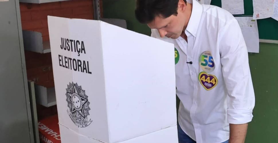 Daniel Vilela vota em Goiânia e destaca campanha de diálogo com os goianos