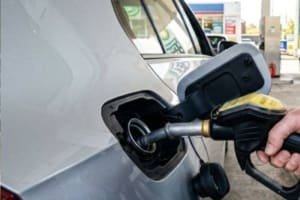 Governo zera impostos federais sobre gasolina por um mês