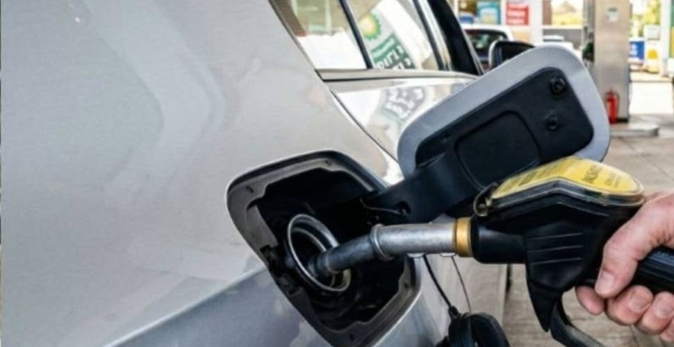Governo zera impostos federais sobre gasolina por um mês