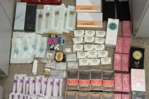 Mulher é presa suspeita de fornecer medicamentos irregulares para procedimentos