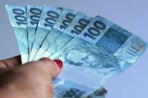 Pagamento do 13º salário tem parcela antecipada em 2026