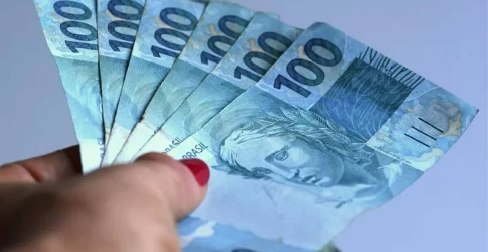 Pagamento do 13º salário tem parcela antecipada em 2026