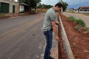 Prefeito Vilela vistoria obras de infraestrutura, meio ambiente e saúde em Aparecida