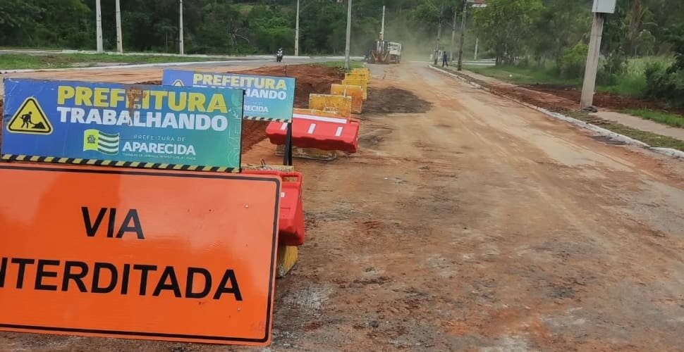 Prefeitura de Aparecida recupera erosão em avenida em 24 horas