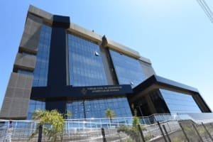 Presidente do TJ-GO, governador e Vilela inauguram Fórum Cível de Aparecida