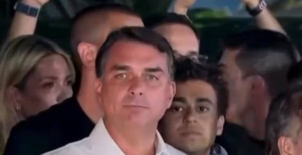 TSE desmente Flávio e diz que não retirou fiscais do PL de sala-cofre